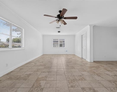 909 Rosewood Hills Drive - Photo Thumbnail 8