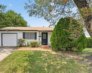 909 Rosewood Hills Drive - Photo Thumbnail 3