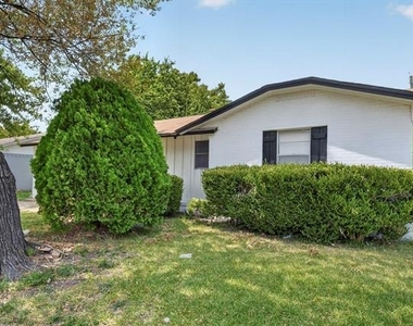 909 Rosewood Hills Drive - Photo Thumbnail 2