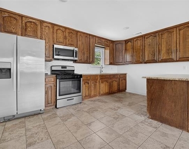 909 Rosewood Hills Drive - Photo Thumbnail 9