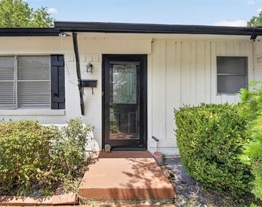 909 Rosewood Hills Drive - Photo Thumbnail 4