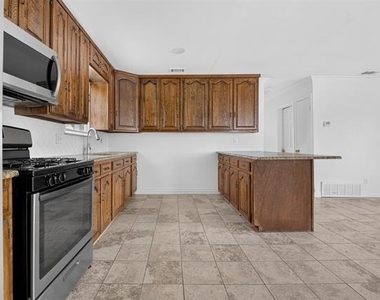 909 Rosewood Hills Drive - Photo Thumbnail 11