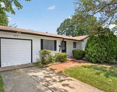 909 Rosewood Hills Drive - Photo Thumbnail 1