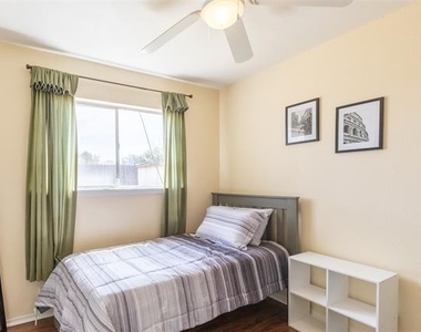 1689 Chachalaca Lane - Photo Thumbnail 15