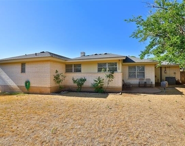 2810 Arrowhead Drive - Photo Thumbnail 32