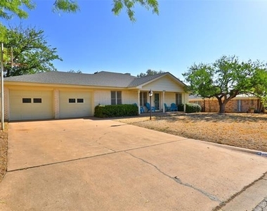 2810 Arrowhead Drive - Photo Thumbnail 36
