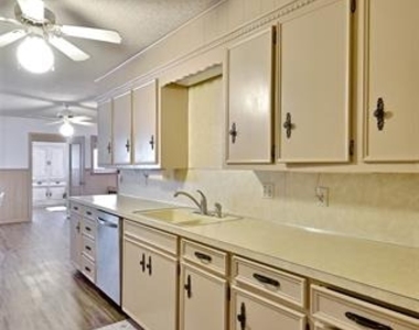 2810 Arrowhead Drive - Photo Thumbnail 7