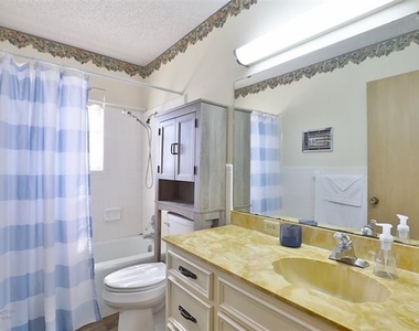 2810 Arrowhead Drive - Photo Thumbnail 23