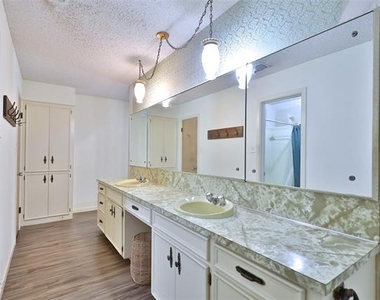 2810 Arrowhead Drive - Photo Thumbnail 14