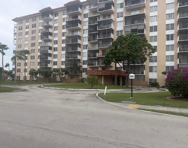 4174 Inverrary Drive - Photo Thumbnail 5