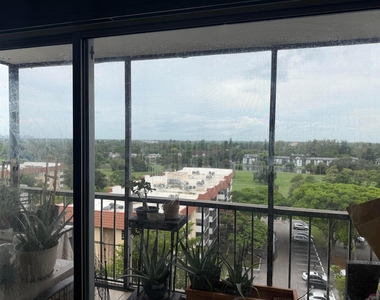 4174 Inverrary Drive - Photo Thumbnail 4