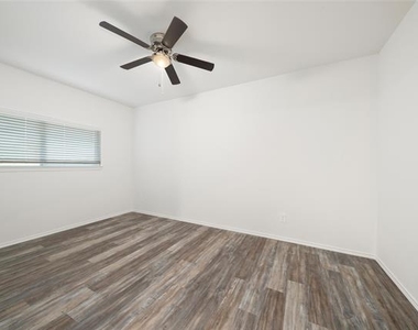 11232 Park Central Place - Photo Thumbnail 10