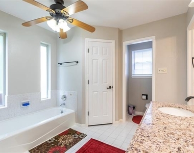 857 Chaucer Drive - Photo Thumbnail 16