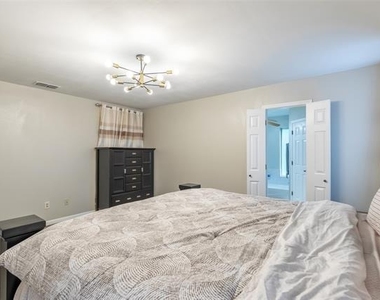 857 Chaucer Drive - Photo Thumbnail 11