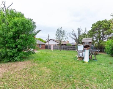 857 Chaucer Drive - Photo Thumbnail 27