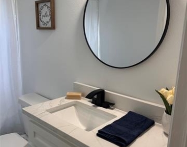 211 Kerby Street - Photo Thumbnail 6