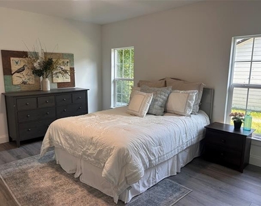 211 Kerby Street - Photo Thumbnail 5