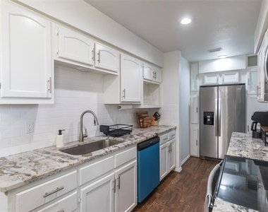 8073 Bonnie Circle - Photo Thumbnail 5