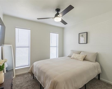 8073 Bonnie Circle - Photo Thumbnail 14