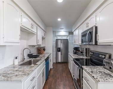 8073 Bonnie Circle - Photo Thumbnail 4
