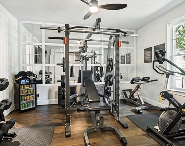 2817 Shelby Avenue - Photo Thumbnail 2