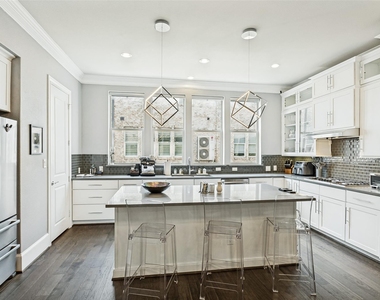 2817 Shelby Avenue - Photo Thumbnail 5