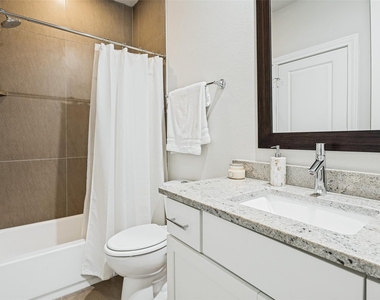 2817 Shelby Avenue - Photo Thumbnail 8