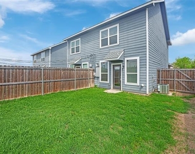 1608 Ash Crescent Street - Photo Thumbnail 18