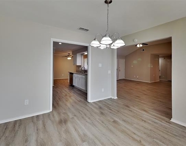 909 Sandhurst Drive - Photo Thumbnail 8