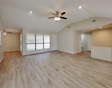 909 Sandhurst Drive - Photo Thumbnail 3