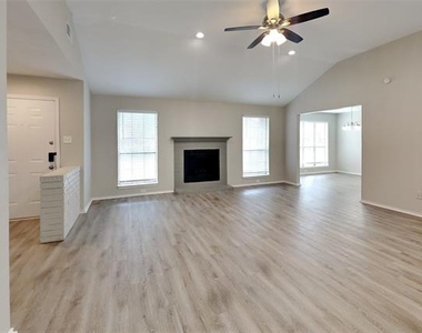 909 Sandhurst Drive - Photo Thumbnail 2