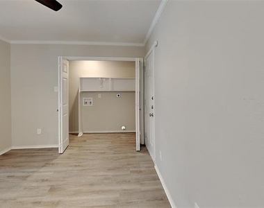 909 Sandhurst Drive - Photo Thumbnail 6