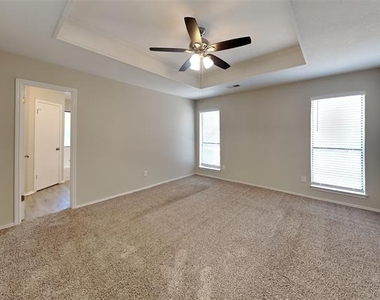 909 Sandhurst Drive - Photo Thumbnail 10