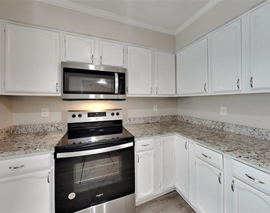 909 Sandhurst Drive - Photo Thumbnail 4