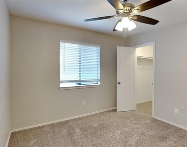 909 Sandhurst Drive - Photo Thumbnail 15