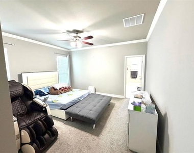 402 Coyote Creek Drive - Photo Thumbnail 11
