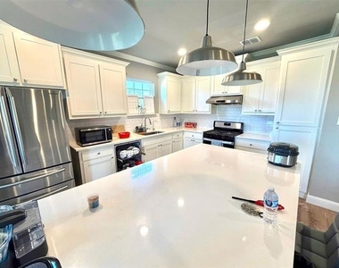 402 Coyote Creek Drive - Photo Thumbnail 2