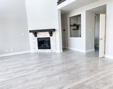 2016 Binns Drive - Photo Thumbnail 5