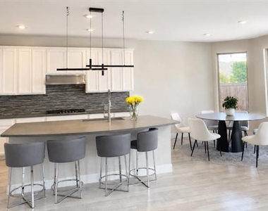 2016 Binns Drive - Photo Thumbnail 3