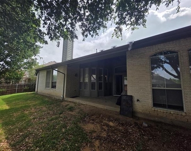 2717 Cliffwood Drive - Photo Thumbnail 2