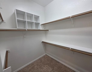 2717 Cliffwood Drive - Photo Thumbnail 32