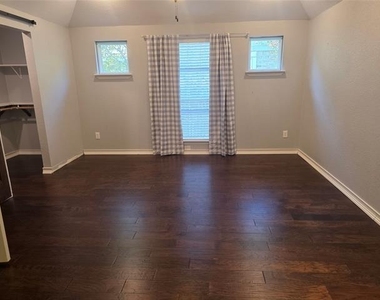 2717 Cliffwood Drive - Photo Thumbnail 37