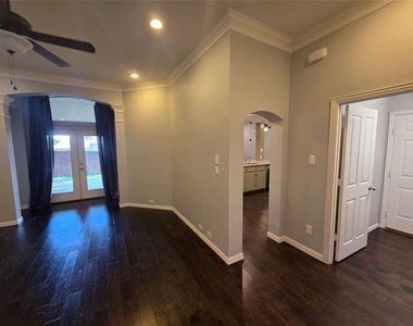 2717 Cliffwood Drive - Photo Thumbnail 7