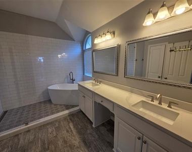 2717 Cliffwood Drive - Photo Thumbnail 29