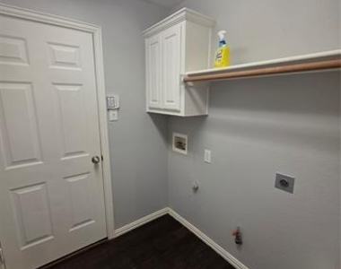 2717 Cliffwood Drive - Photo Thumbnail 8