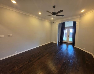 2717 Cliffwood Drive - Photo Thumbnail 6
