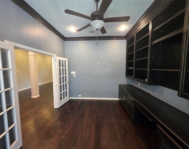 2717 Cliffwood Drive - Photo Thumbnail 5