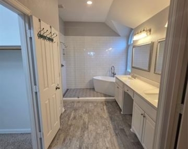 2717 Cliffwood Drive - Photo Thumbnail 27