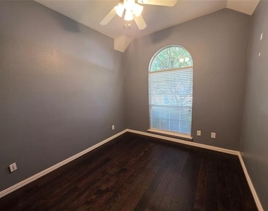 2717 Cliffwood Drive - Photo Thumbnail 36