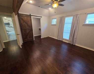 2717 Cliffwood Drive - Photo Thumbnail 21